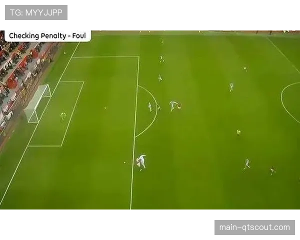 现场侧记：伤停补时阶段，蒙扎球员与裁判激烈争论VAR判罚